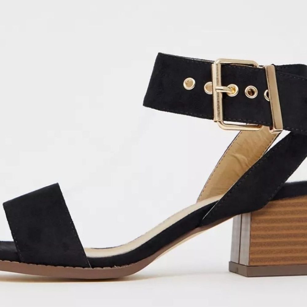 Wide fit block heel